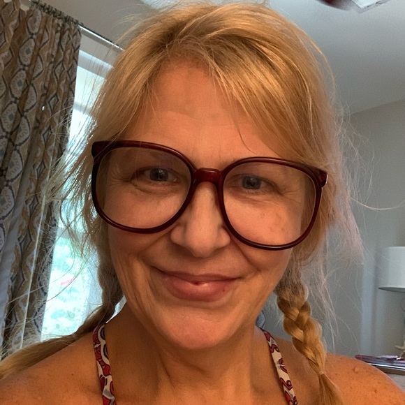 Meet your Posher, Elizabeth - Picture 4 of 4